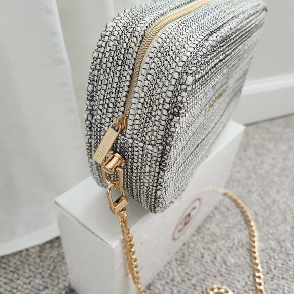 NEW CHANEL Holiday 2022 Woven Tweed Pouch Clutch -Converted To Crossbody Bag - Picture 4 of 13